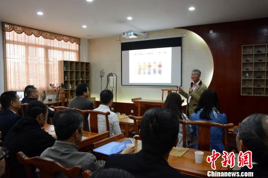台湾明道大学中国语言文学教授萧水顺带来了茶文化课堂的第一讲《茶心诗心一线牵的那一线》。　张金川 摄